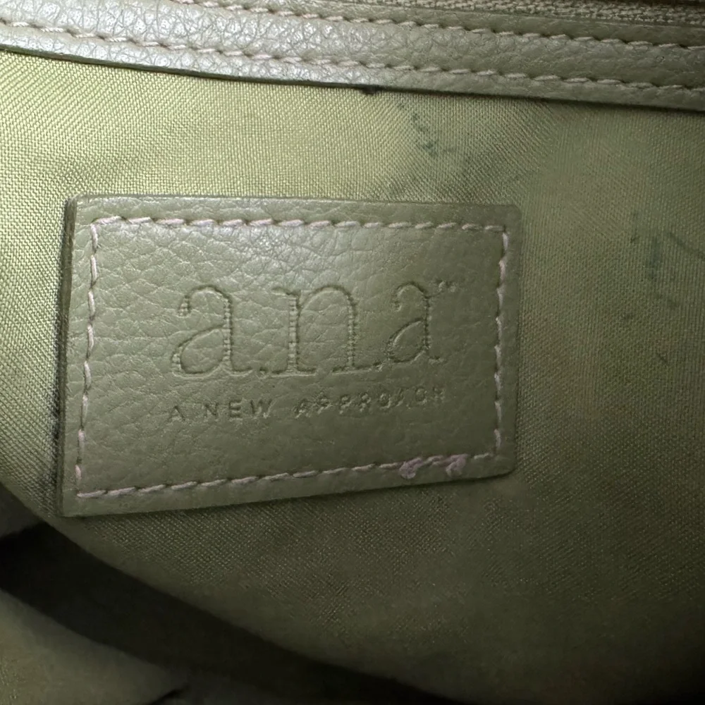 Elegant Ana Olive Green Shoulder Bag - Picture 3 of 3